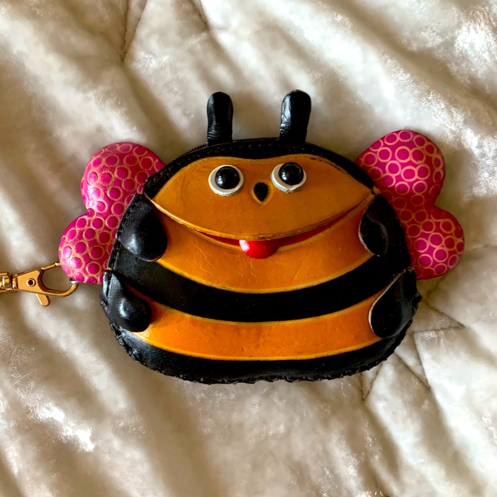 Adorable NWOT Leather Bee Wristlet